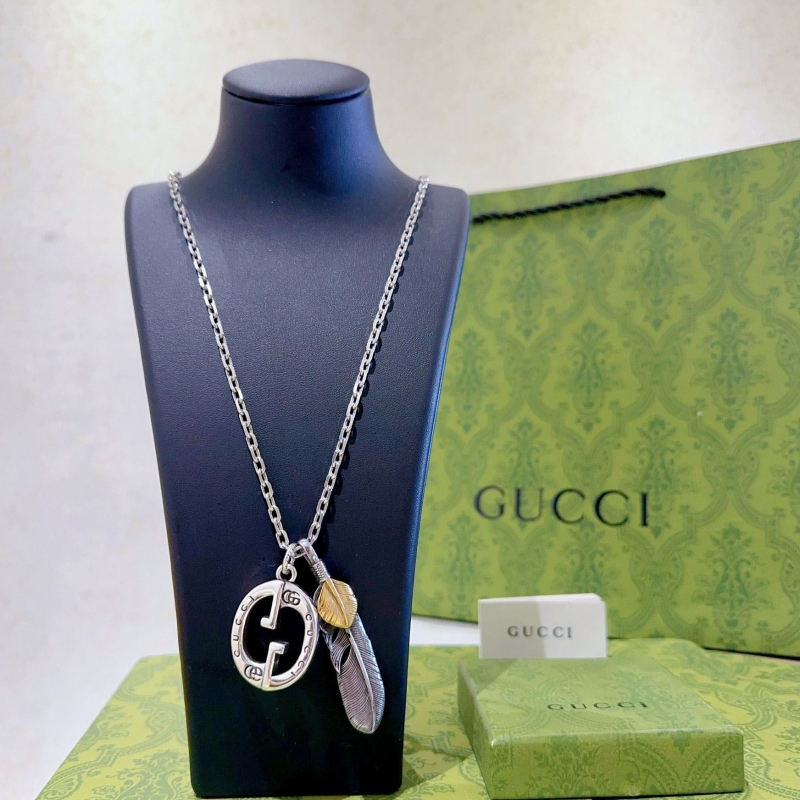 G*u*i necklaces